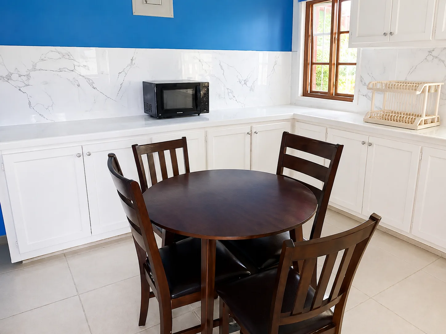 The kitchen and dining table